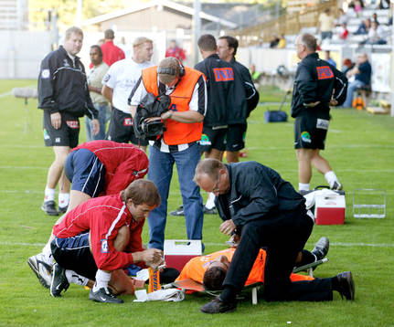 Matchen uppehölls medan Dime Jankulovski plåstrades om