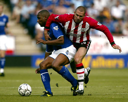  Les Ferdinand, Leicester och Danny Higginbotham, Southampton 