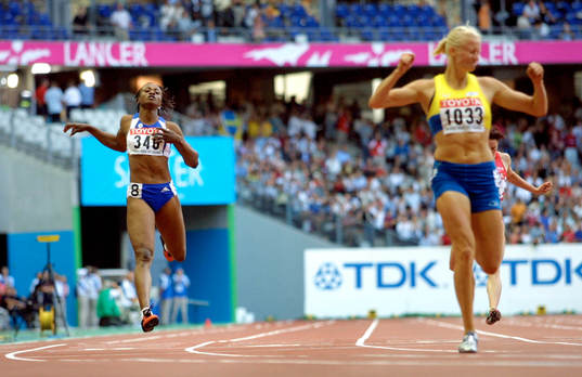 Carolina Klüft, Sverige går i mål långt före Eunice