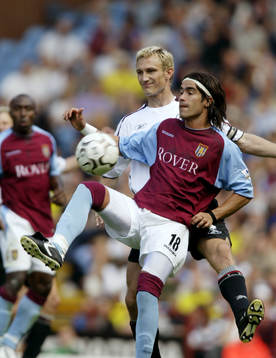  Sami Hyypia, Liverpool och Juan Pablo Angel, Aston Villa