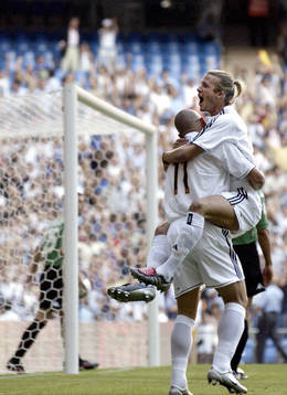 David Beckham jubel tillsammans med Ronaldo efter sitt första mål.