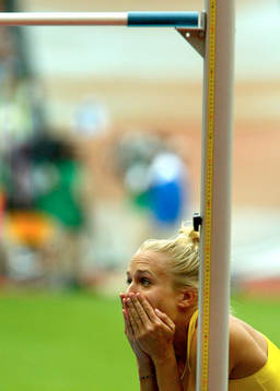 Ribban ligger kvar på 2 meter och Kajsa Bergqvist har