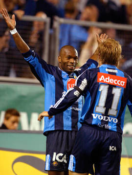 Tvåmålsskytten Samuel Wowoah, Djurgården gratuleras av