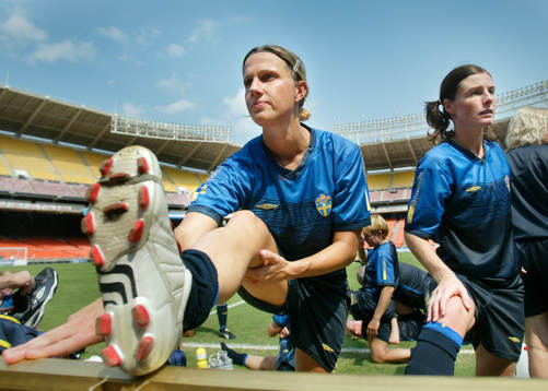 RFK stadion. Malin Andersson och Malin Moström