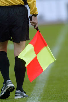 Linjeman, linjedoomare, flagga, linjeflagga