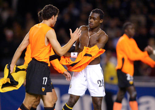 David Navarro, Valencia och Derek Boateng, AIK byter tröjor