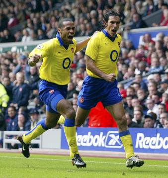  Thierry Henry och Robert Pires, Arsenal jubel efter Pires mål 