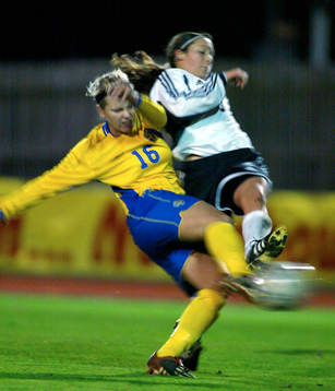 Lisa Dahlkvist, Sverige