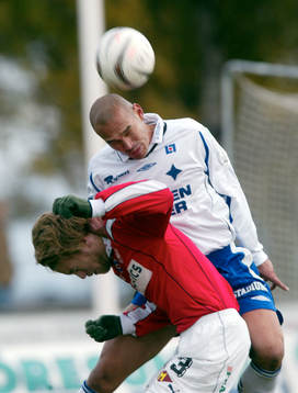 Hamilton Thorp trycker ner Henrik Rydström i nickduell