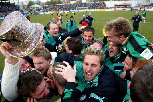  GAIS jublar (jubel)  efter slutsignalen. De spelar i superettan nästa år!