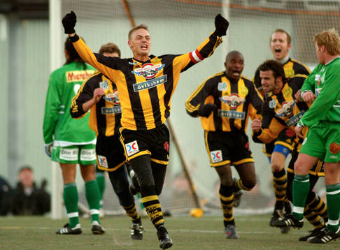  Friska Viljor klara för Superettan. Jubel av Jerry Karlström, 2-3.