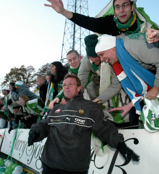 Anders Linderoth, tränare Hammarby hyllades av fansen