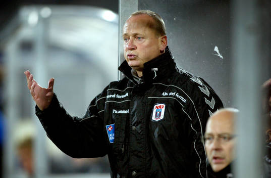  Sören Åkeby, tränare, Århus, debuterar.
