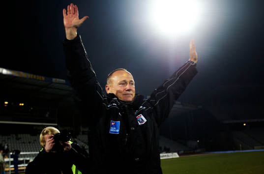 Sören Åkeby, tränare, Århus, debuterar. seger med 3-1