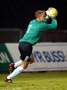 Fredrik Sundfors jublar efter att han tagit straffen.