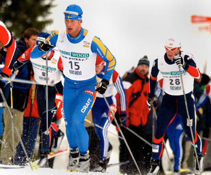 Skidor. Världscupen. Anders Södergren, kämpar i ett av