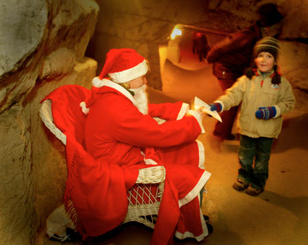 Julmarknaden nere i gångarna i Tykarpsgrottan vid