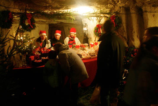 Julmarknaden nere i gångarna i Tykarpsgrottan vid