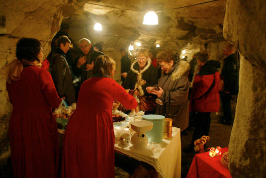 Julmarknaden nere i gångarna i Tykarpsgrottan vid