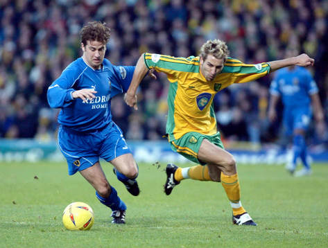  Darren Huckerby, Norwich och Gary Croft, Cardiff.