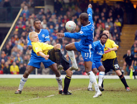 Watford's Heidar Helguson mot Marcel Desially och William