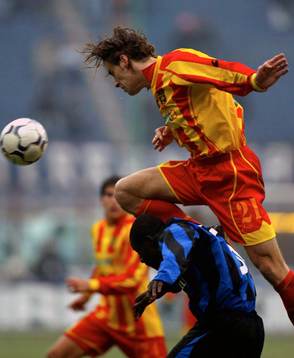  Lorenzo Stovini, Lecce vinner nickduell mot Obafemi Martins, Inter