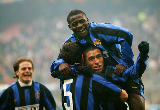 Fotboll, Italiensk, Serie A, Ivan Cordoba, Inter jublar med Belozoglu Emre, och Obafemi Martins  
