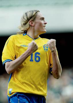 Tvåmålsskytten Lars Nilsson, Sverige jubel