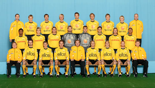  Bakre raden från vänster: Joakim Lark ( sjukgymnast ), Martin Strömberg, Hasse Berggren, Johan Sjöberg, Joakim Alexandersson, Martin Andersson, Andreas Niklasson, Emil Backlund, Gert Hansén (Målvaktstränare ). 