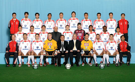  Bakre raden från vänster: Edmond Lutaj (assisterande tränare), Ghassau Hamed, Raby Youssef, David Durmaz, Rabi Jaqueb, Dennis Östlundh, Melke Demir, Christos Christoforidis, Michel Noyan, Metin Tasci (sportledare).