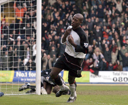  Luis Boa Morte, Fulham, jubel efter att ha gjort mål.