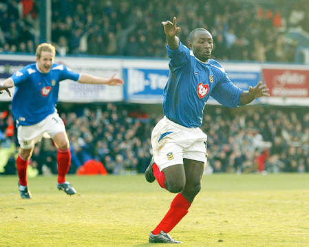  Lomana Tresor LuaLua, jubel efter att ha gjort mål.