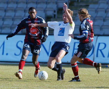  René Makondele, Djurgården och Brian Steen Nielsen, Århus.