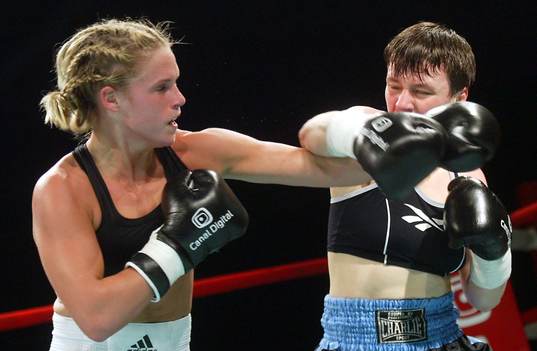 Frida vann sin andra proffsmatch på poäng