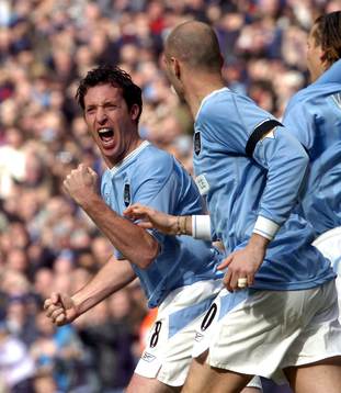  Robbie Fowler, Manchester City jublar (Jubel) 