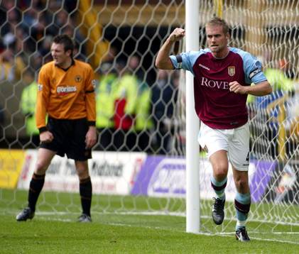  Olof Mellberg, Aston Villa jublar (Jubel) 