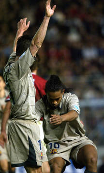 Marc Overmars, Barcelona hissas av Ronaldinho