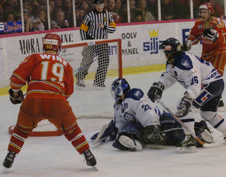 Marcus Eriksson, Mora sprätter in 5-3 målet