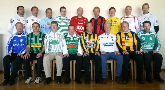  Zvezdan Milosevic och Per Apelgren, Café Opera - Kenneth Rosén, Gefle - Per Gidlund, Västerås - Leif Widén, Öster - Anders Grönhagen, Brommapojkarna - Lars Borgström, Falkenberg - Conny Karlsson, Assyriska och Bernt Ljung, Brage. Sittande: Kent Karlsson, Åtvidaberg - Roland Nilsson, Gais - Peter Friberg, Frölunda - Lars Svensson, Boden - Janne Westerlund, Friska Viljor - Stefan Hellberg, Norrköping - Jörgen Lennartsson, Häcken och Hans Eskilsson, Enköping