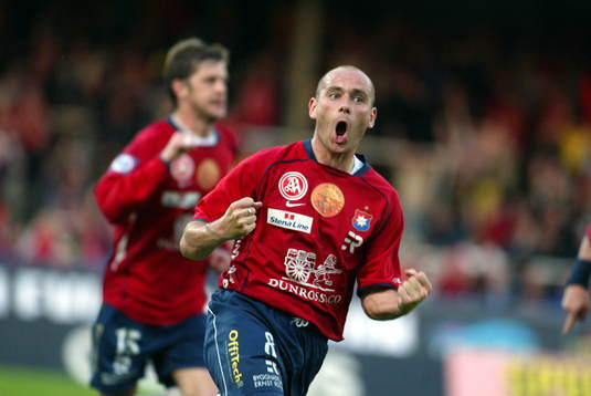 Mål på matchens sista spark. Tryggvi Gudmundsson och