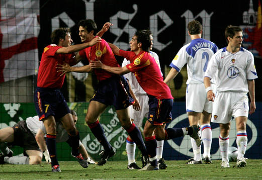 Raul, Vicente och Juan Carlos Valeron, Spanien (Jubel)