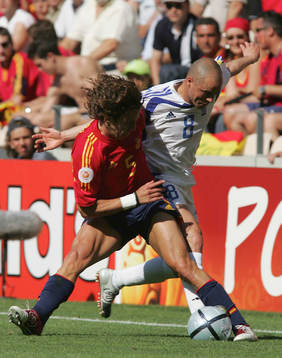  Carles Puyol, Spanien och Stylianos Giannakopoulos, Grekland