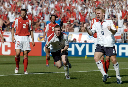 Wayne Rooney, England, jubel med Paul Scholes efter 1-0
