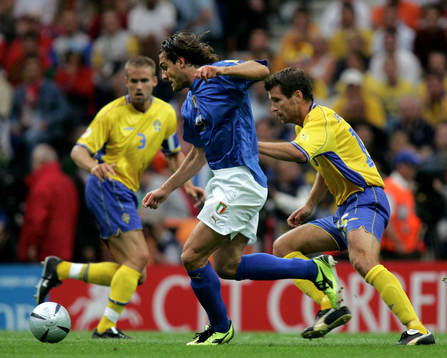 Christian Vieri, Italien och Andreas Isaksson, Sverige
