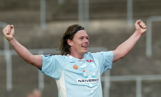   Segerskytten Andreas Yngvesson jublar.