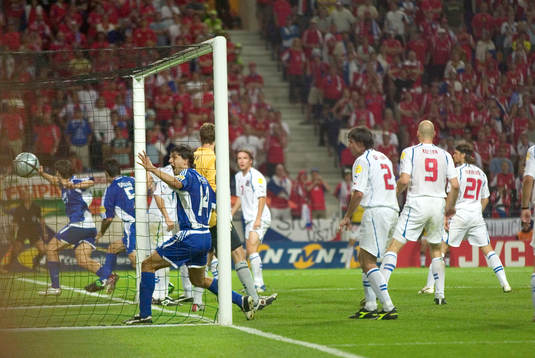  Segermålet som tar Grekland vidare till final. Mål, jubel.