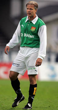  Roland Nilsson, tränare GAIS hoppade in och spelade i träningsmatchen.