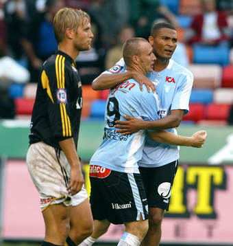  Niklas Skoog, Malmö kramas om av Afonso Alves efter sitt andra mål. Martin Åslund, AIK besviken.