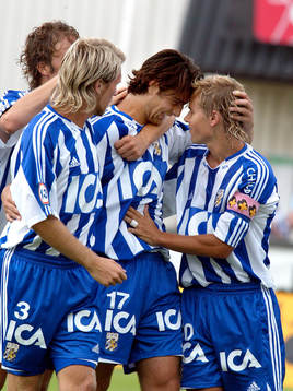  GEORGE MOURAD GJORDE DET ENDA MÅLET MEN DET VAR SNYGGT HÄR JUBLAR HAN IHOP MED DENNIS JONSSON FREDRIK RISP OCH NIKLAS ALEXANDERSSON