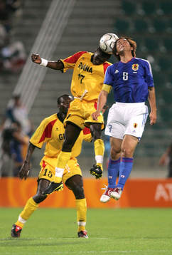 Yussif Chibsah, Uganda och Shinji Ono, Japan i nickduell